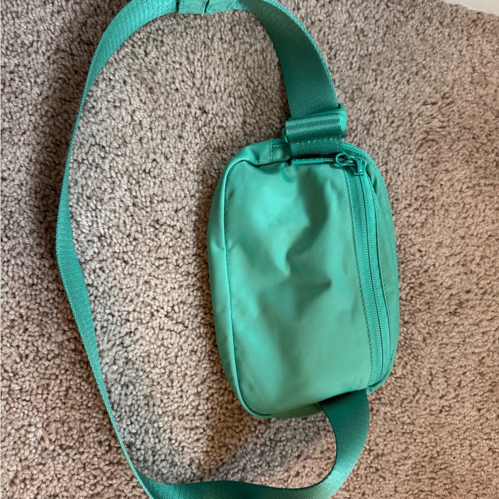 Lululemon Everywhere Belt Bag 1L